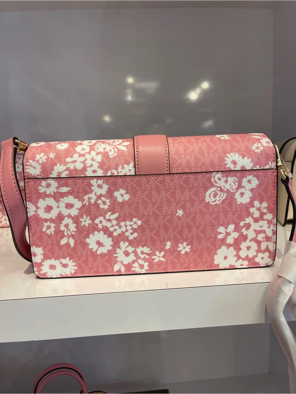 MICHAEL KORS Greenwich Md Printed Signature Logo Convertible Shoulder
Carnation - Picture 13 of 14